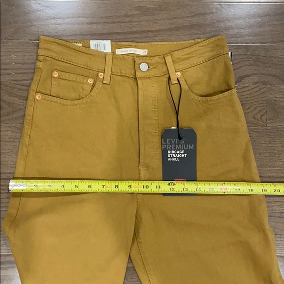 Last ONE Levi’s Ribcage Straight Jeans - Picture 7 of 16